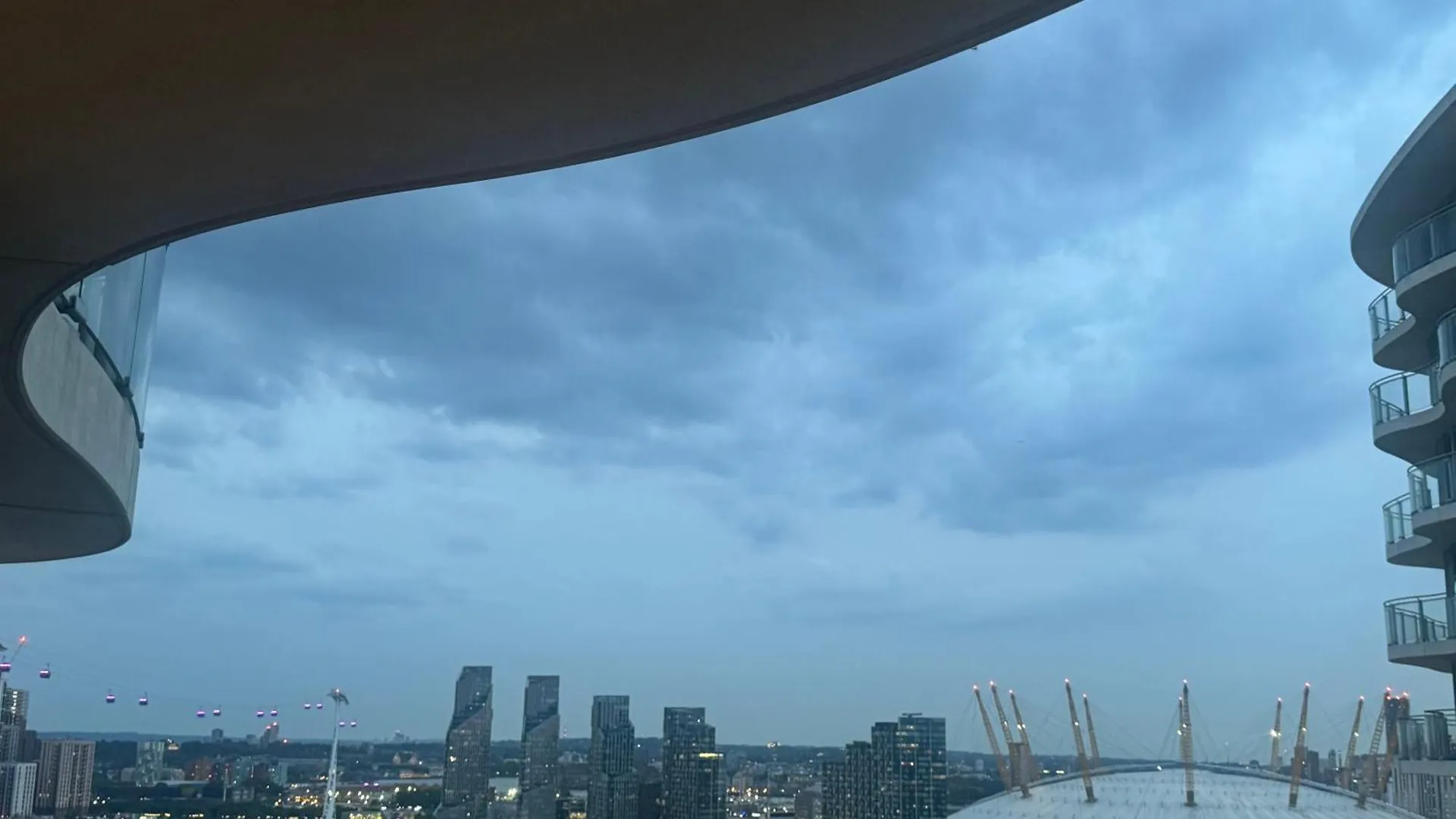 The Heights At Riverline O2 View & Ac London Apartment
