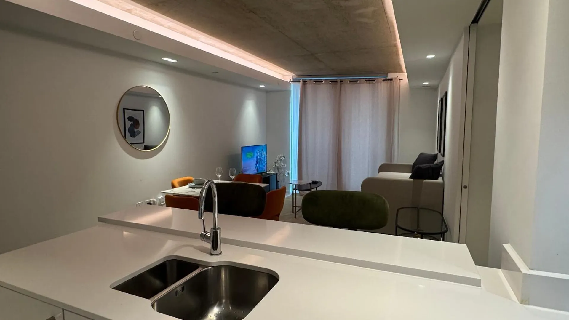 The Heights At Riverline O2 View & Ac London Apartment